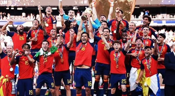 Espagne 1-0 Argentine ; l'Espagne surpasse Messi et devient championne du monde pour la deuxième fois.